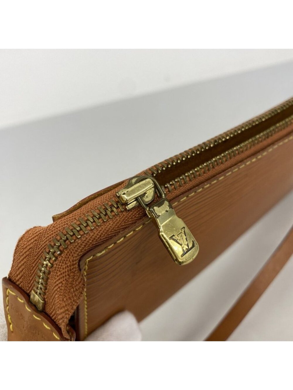 ★SOLD★ Louis Vuitton Pouch Epi Pochette Cipango Gold - Picture 8 of 9